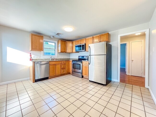 Building Photo - 74 Dunboy St