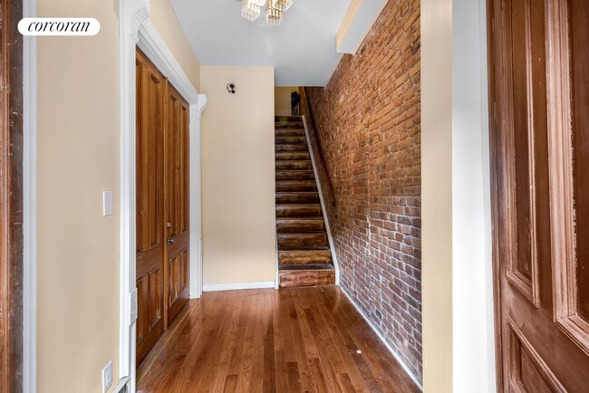 Building Photo - 322 Throop Ave