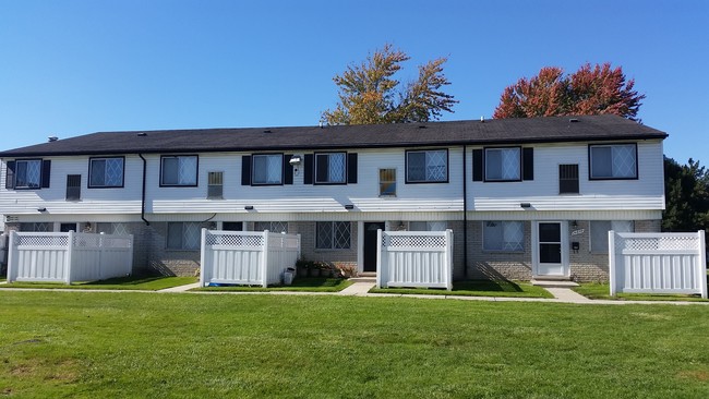 Building Photo - Creekside Village Townhomes