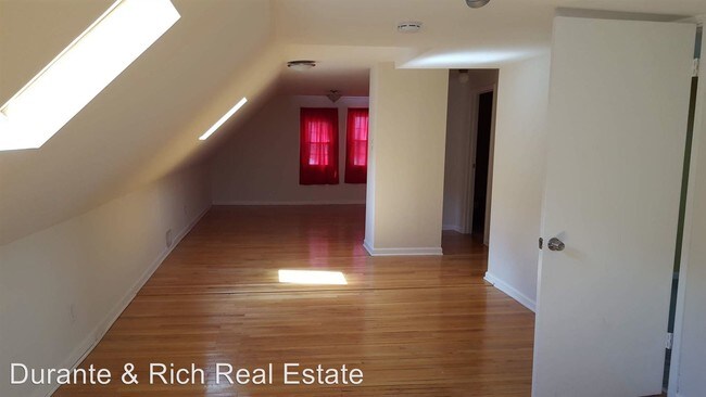 Foto del edificio - 1654 N Springfield Ave