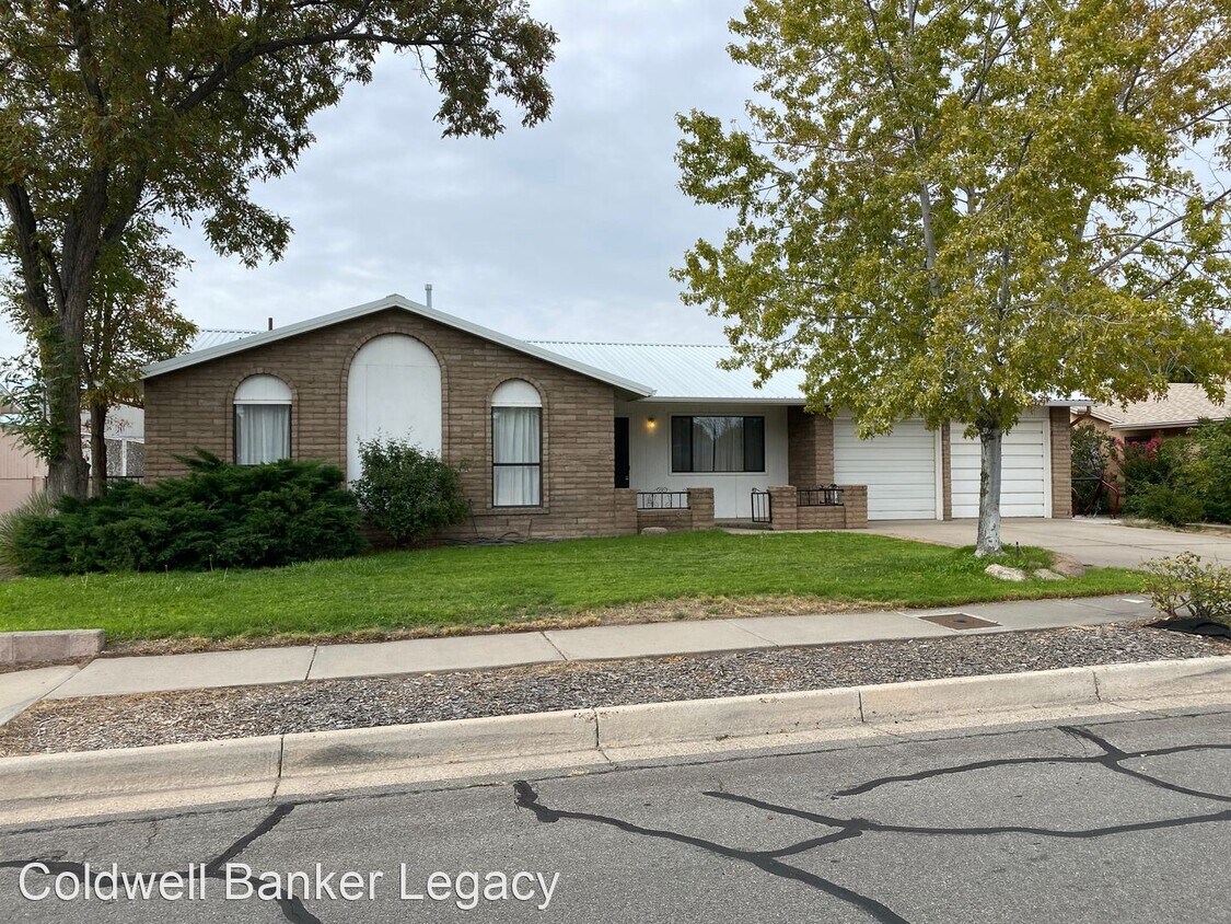 3 br, 2 bath House 8108 Ruidoso Rd NE House Rental in Albuquerque