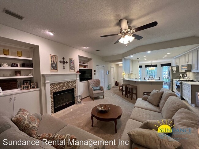 Building Photo - 3 br, 2 bath House - 451 Forest Glen Place