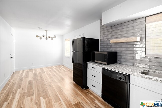 Building Photo - 908 Cove Ave