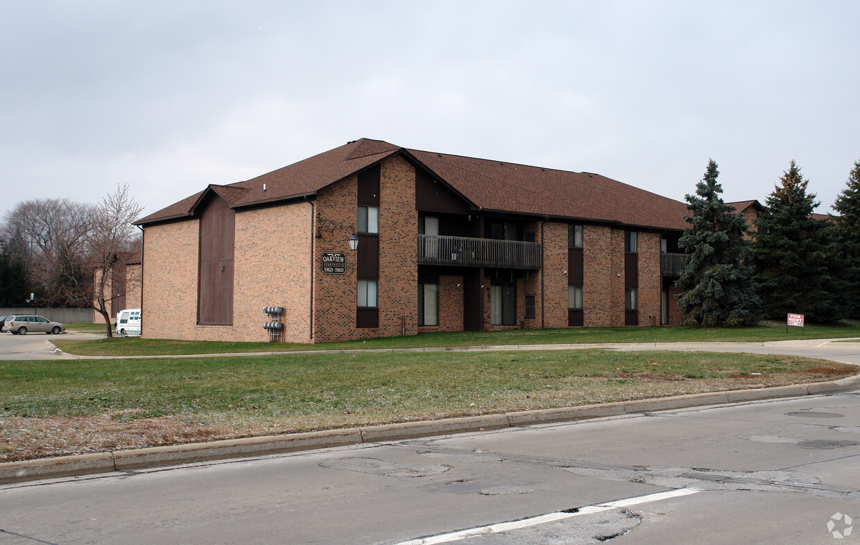 Primary Photo - Oakview Apartments