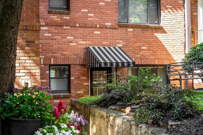 Foto del edificio - 324 3rd St NE