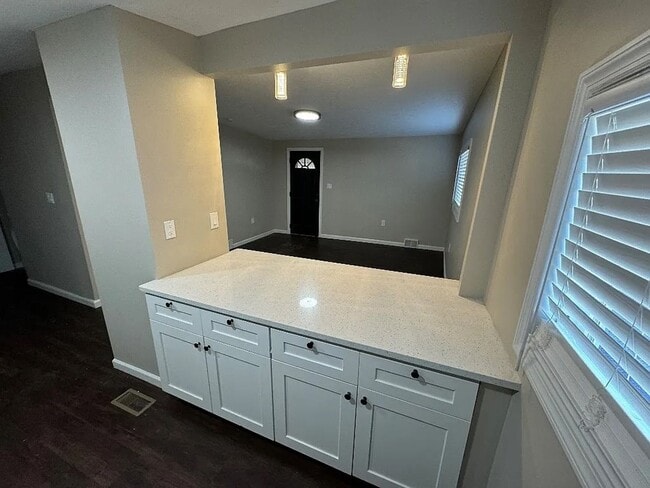 Building Photo - Charming 3 Bedroom 1 Bath Single Family Home in Bon Air