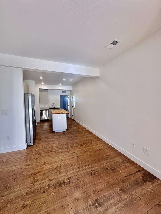 Building Photo - 4004 Blue Pine Ln