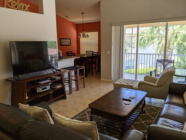 Foto del edificio - 4437 Corso Venetia Blvd