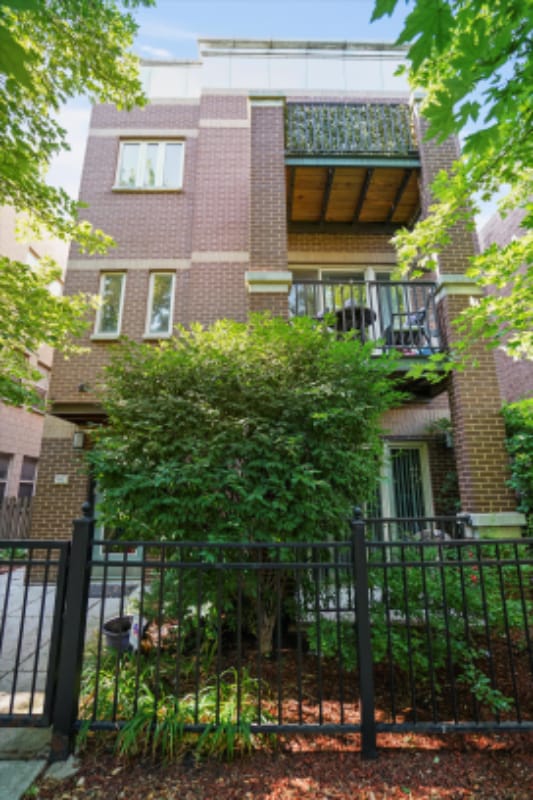 Photo - 1112 W Washburne Ave (Chicago, IL) Apartment