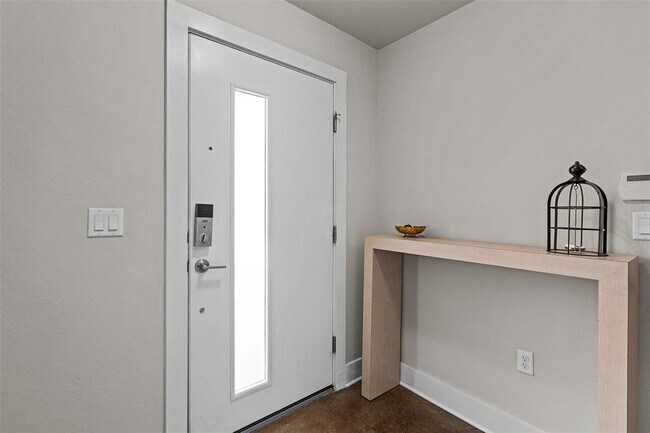 Foto del edificio - 2900 Pither Ln