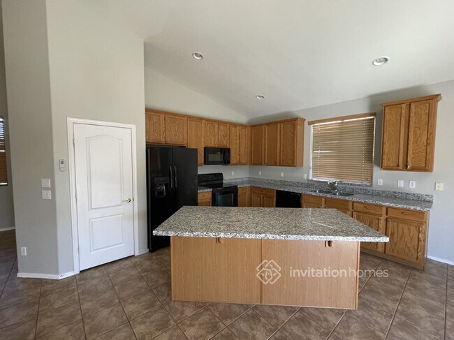Foto del edificio - 4223 E Torrey Pines Ln