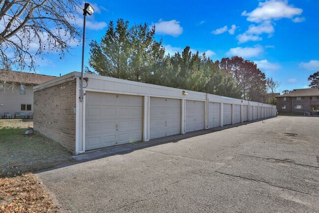 Foto del edificio - 6001 E Viking Blvd