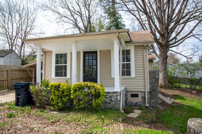 Building Photo - 1005 Greens Lake Rd