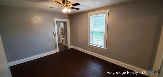 Foto del edificio - Spacious 3-Bedroom Home in West Price Hill – Covered Porch & Off-Street Parking!
