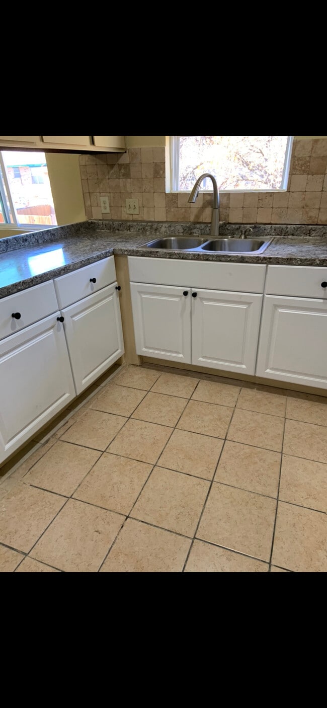 Kitchen view - 2828 Patricia Ln