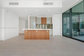 Building Photo - 2831 S Bayshore Dr