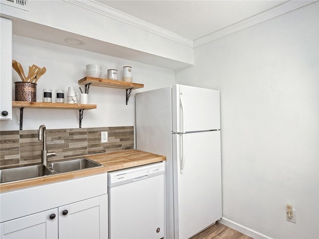 Foto del edificio - 1840 Burton Dr