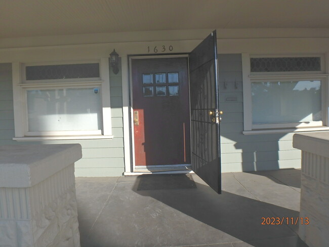 Entry - 1630 7th Ave