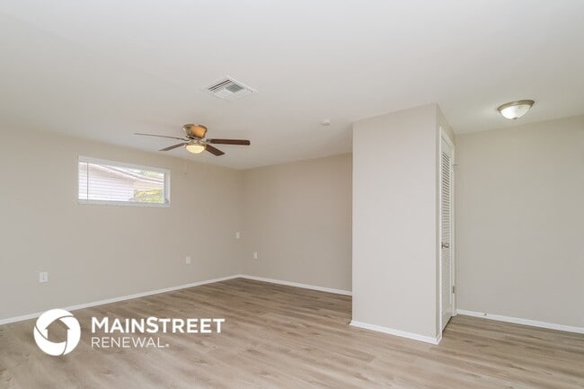 Building Photo - 5127 Reseda Dr