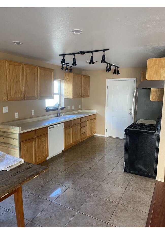 Foto del edificio - 3343 J F Scott Dr