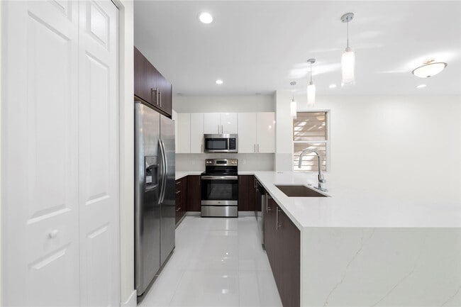 Building Photo - 1432 SW 4th Ave