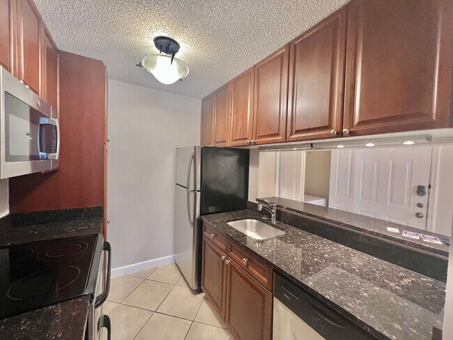 Foto del edificio - Charming 1BD/1BTH Ground Level Condo in St...