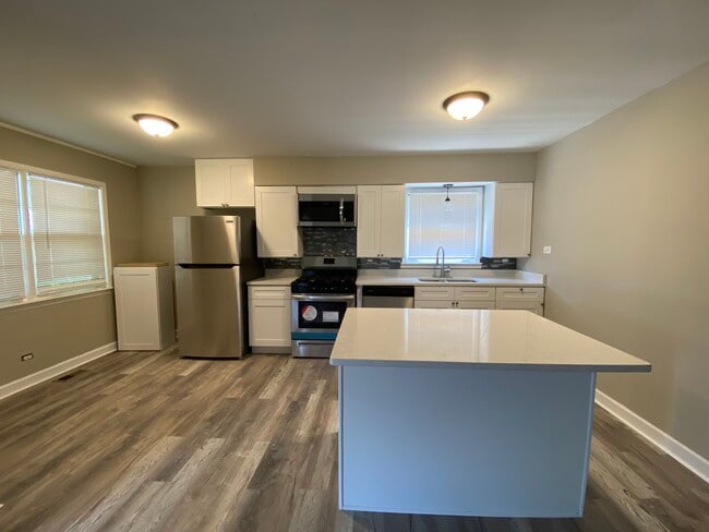 Building Photo - 444 Luella Ave