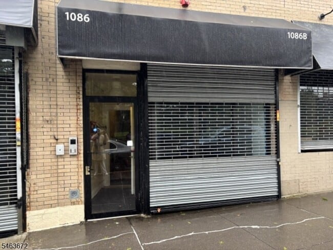 Building Photo - 1086 S Orange Ave