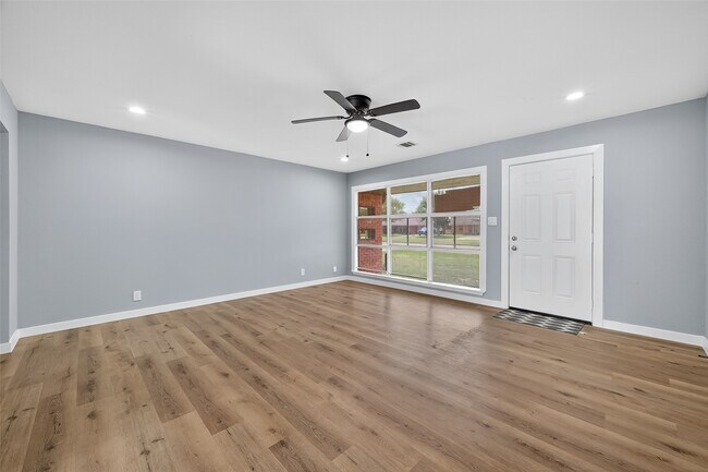 Foto del edificio - 627 Edgebrook Dr