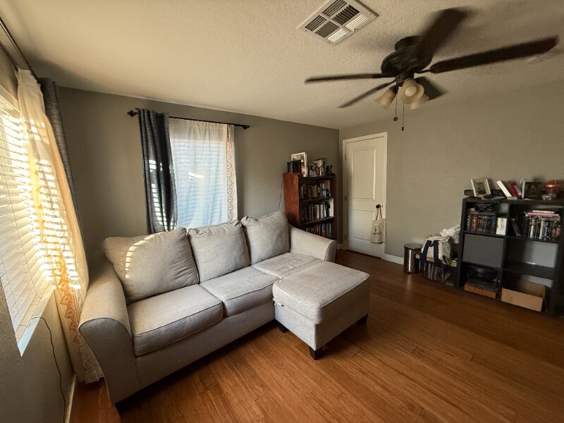 Foto principal - 359 N 21st Ave