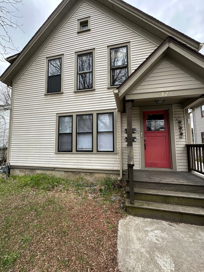 frente de casa - 829 Miller Ave