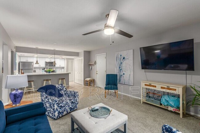 Building Photo - 1920 W Lindner Ave