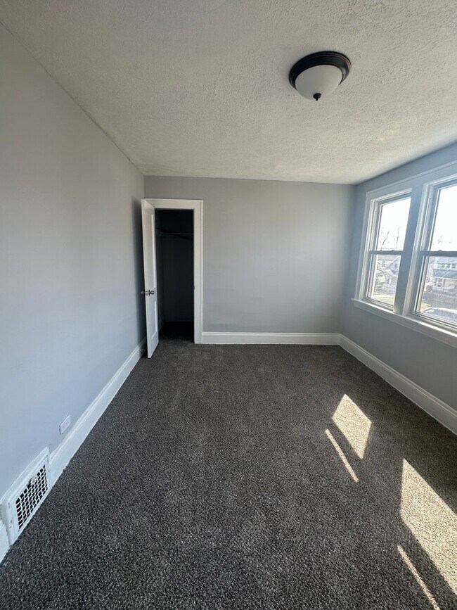 Building Photo - 3bd Single Garfield Section 8