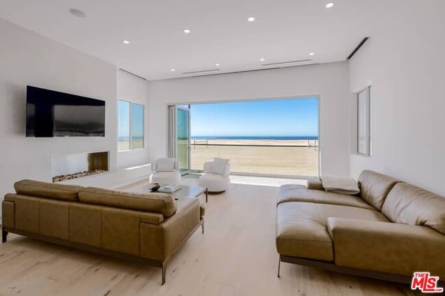 Building Photo - 7033 TROLLEYWAY