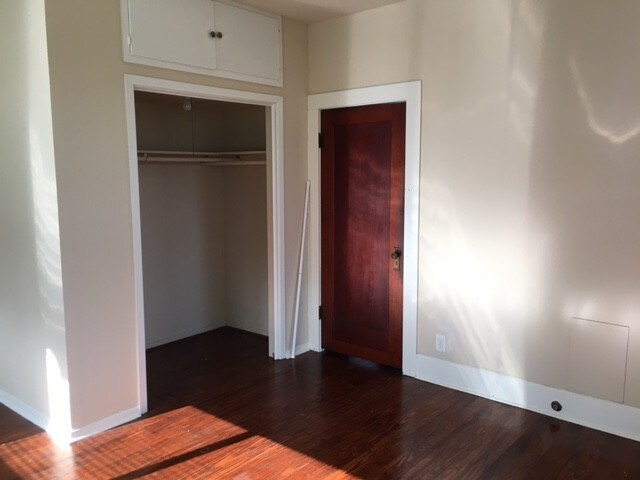 Building Photo - 611 W 37th St