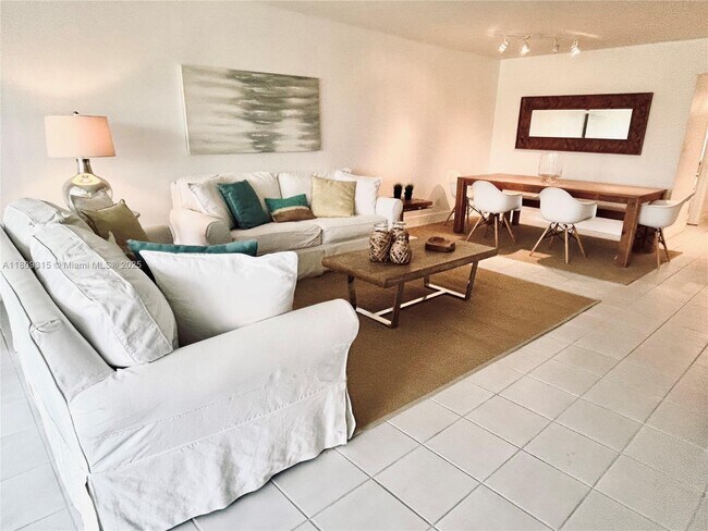 Foto del edificio - 2701 S Palm Aire Dr