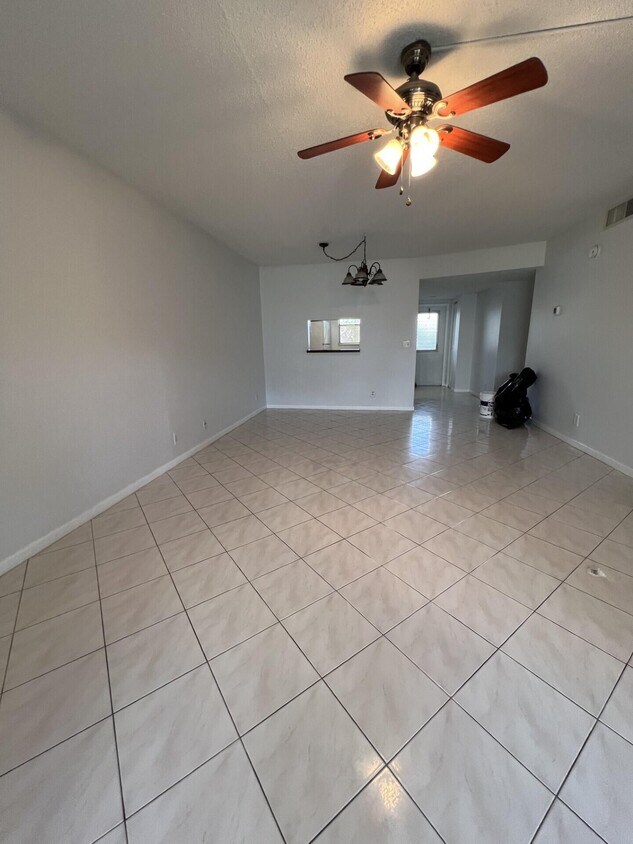 Building Photo - 2800 Fiore Way