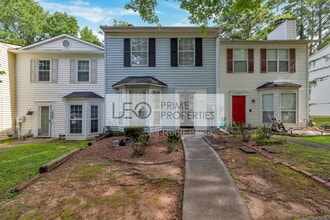 Building Photo - 1008 Huntington Trce SE