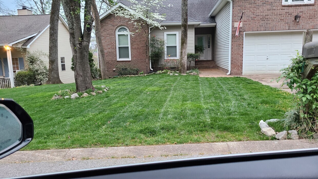 Foto principal - 905 S Woodstone Ln