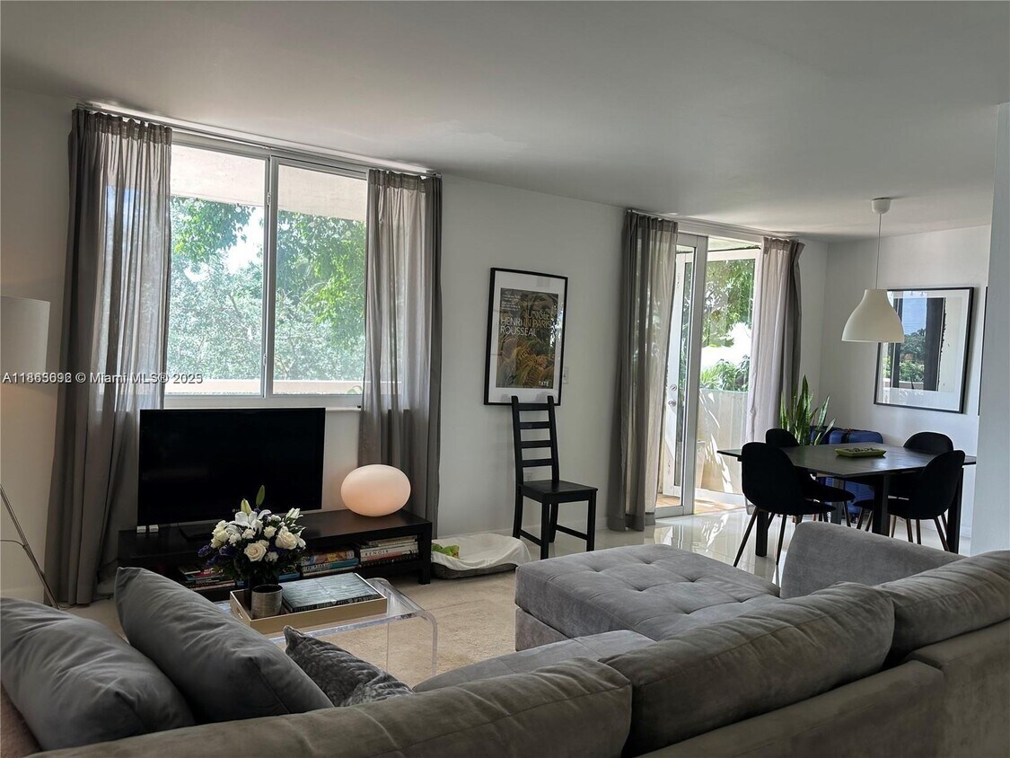 Foto principal - 7728 Abbott Ave
