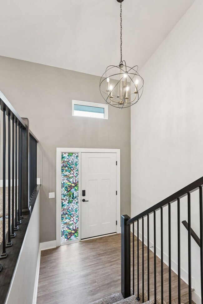 Foto del edificio - Modern 3 Bedroom with Finished Walkout!!