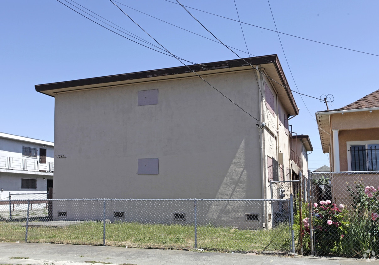Building Photo - 1242 95th Ave