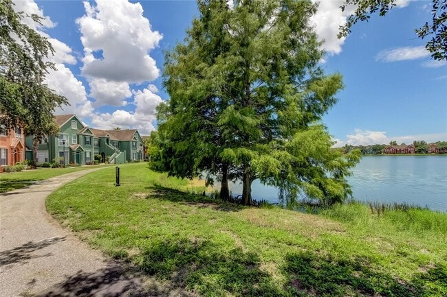 Foto del edificio - 9750 Lake Chase Island Way