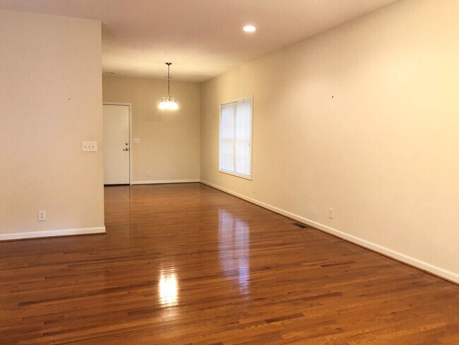 Building Photo - 211 Allison Ln