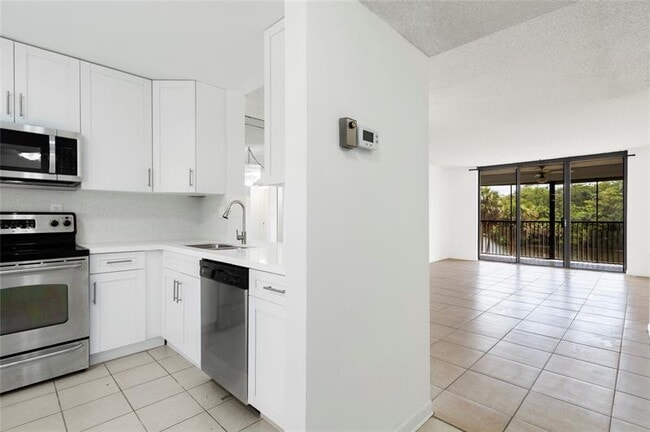Building Photo - 2900 NW 42nd Ave