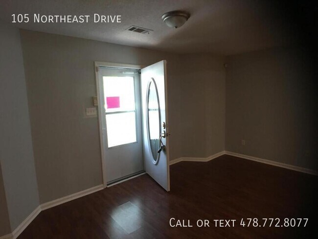 Building Photo - 105 Northeast Dr