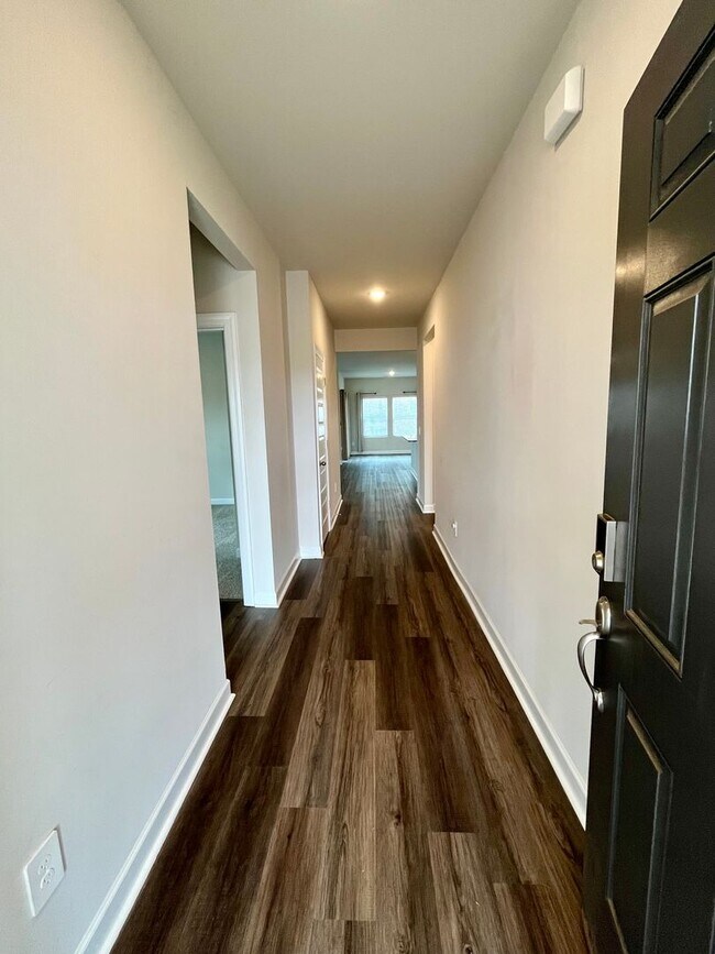Foto del edificio - 3 BR, 2 BA with Fenced Yard and Fantastic Amenities!
