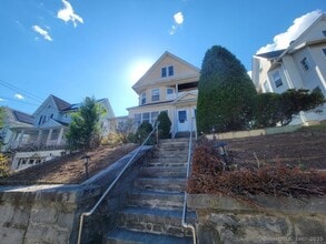 Building Photo - 322 Olivia St