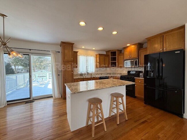 Building Photo - 1621 Warbler Dr