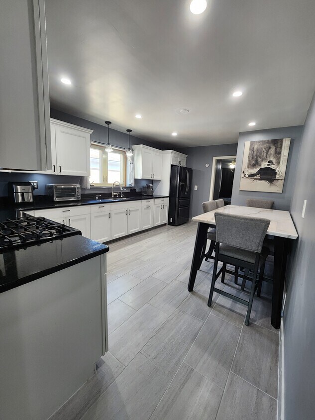 Kitchen - 6751 S Kilbourn Ave